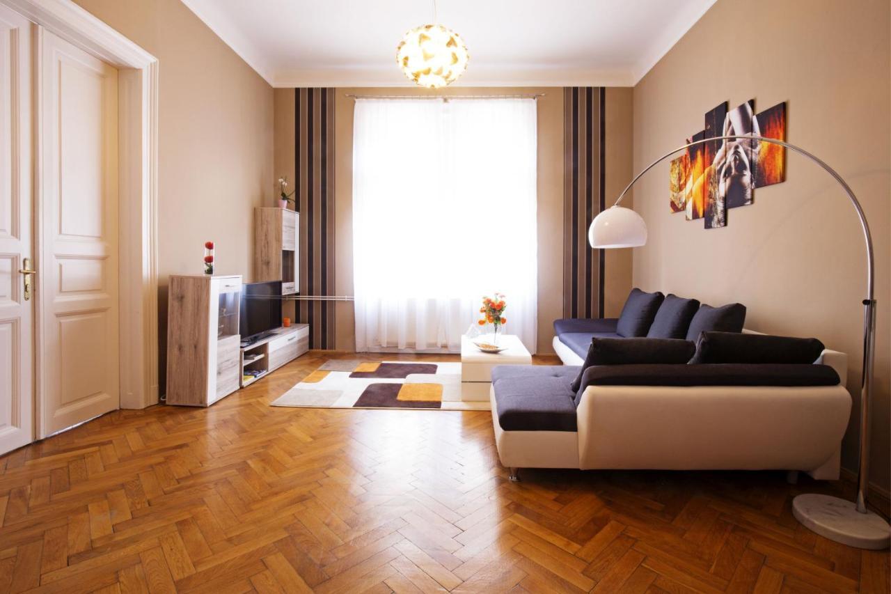 A54: Charming Apartment In The Ruin Bar District Boedapest Buitenkant foto